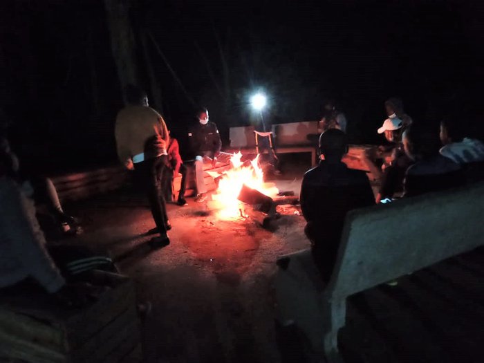 Naivasha camp fire.jpg